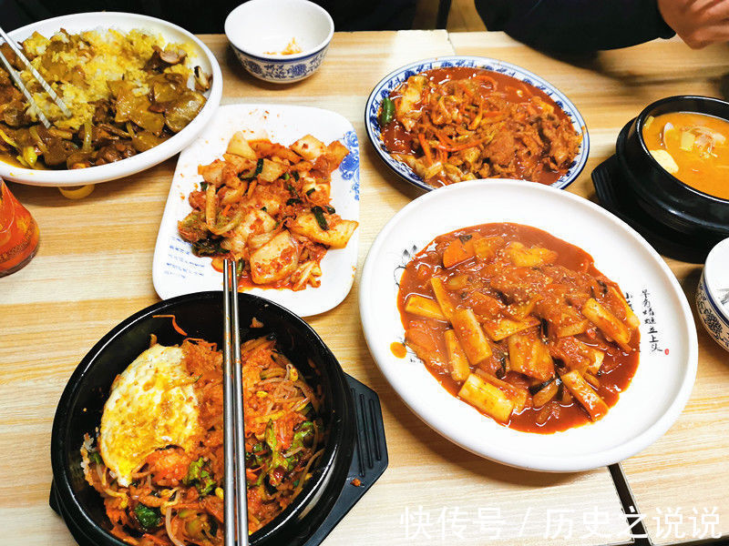 馆子|女儿请爸妈下馆子, 3菜1汤2主食,花费没过百,网友:真实惠