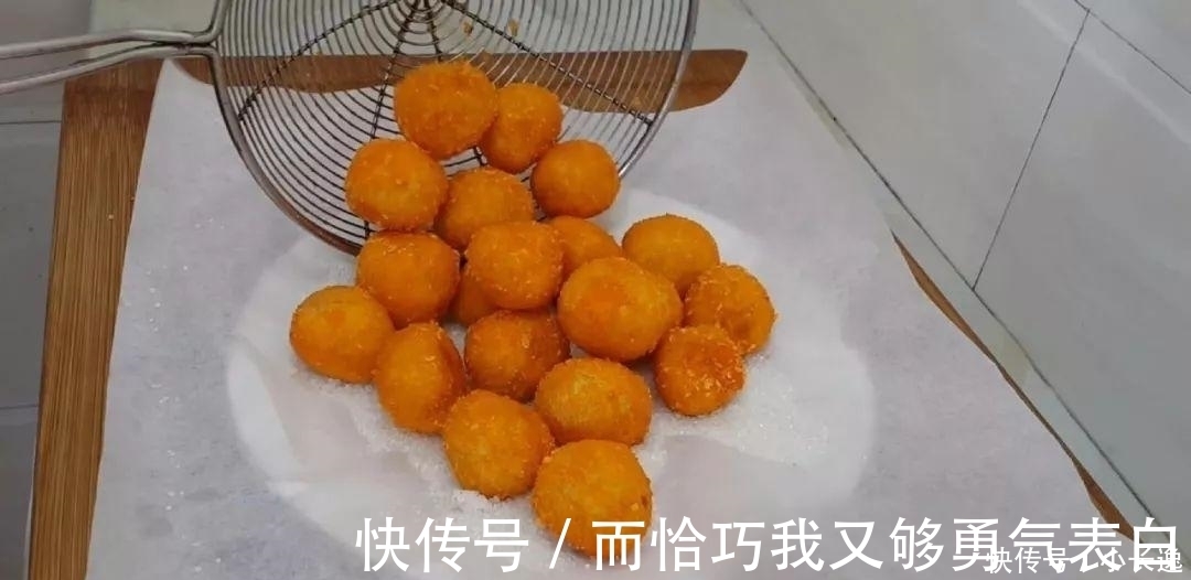 鸡米花|半个南瓜, 一斤面粉, 筷子一搅, 做出来比鸡米花都好吃, 越吃越香