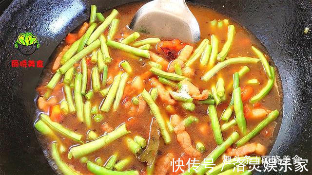 面条别再水煮了,换种新吃法,比凉拌的好吃百倍,我家一周吃5次