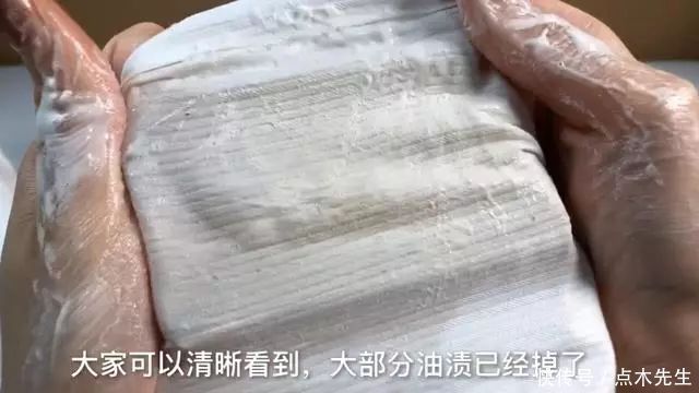 清洁剂|吃饭的时候把油滴到了衣物上了怎么办,下面小方法就可以解决