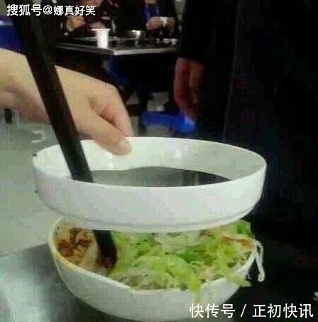 |搞笑GIF：本想美美地拍个视频，没想到凳子不给面儿