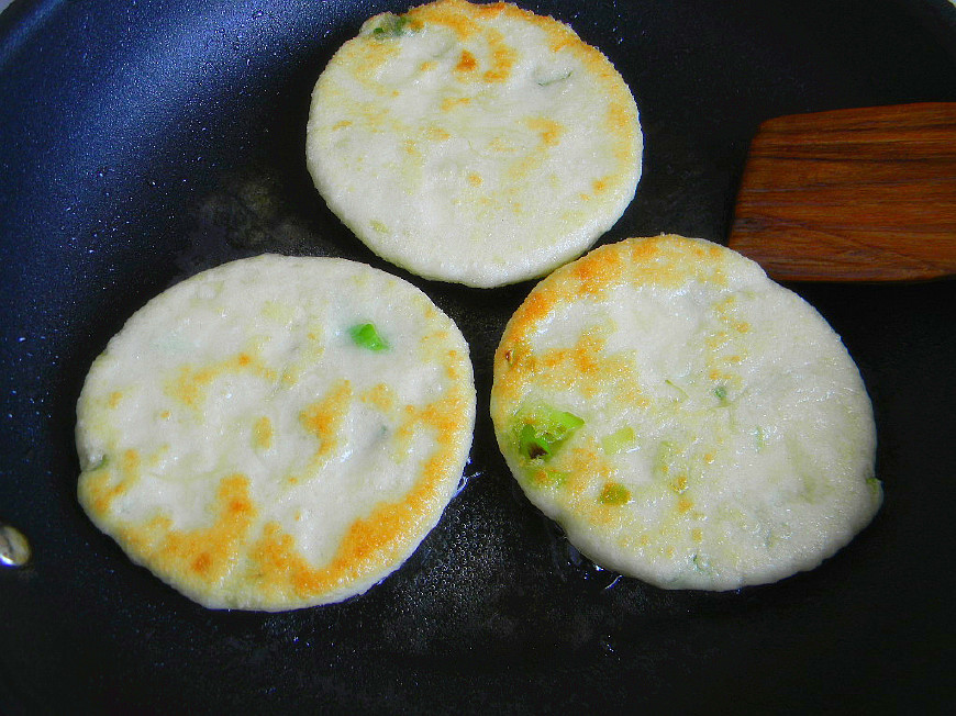 快手发面葱香饼,按照我这么做,菜都不用吃,太香啦