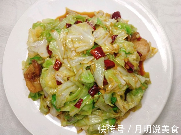 为啥饭店里的手撕包菜又香又脆学会几个技巧，在家也能做得好吃