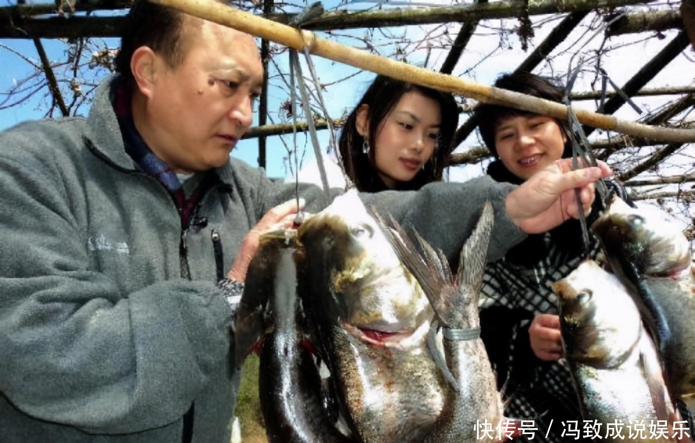 水中|神奇的古老弓鱼术，鱼离开水2天，照样鲜活