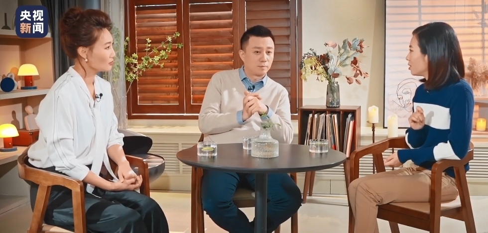 央視:主持陣容重創(chuàng)新,《新聞聯(lián)播》3位播音員首次同臺搭檔出鏡