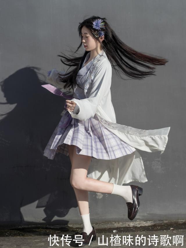 继“汉服lo”之后,jk又和汉服“搞”到了一起,破产少女又心动了