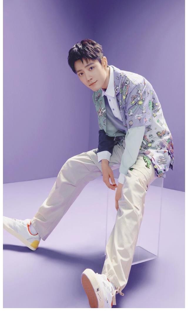 平台|官宣博获赞1005万！平台月度第一！肖战国民度喜人：就是讨人喜欢