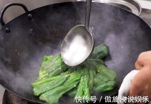 小米椒|凉拌青椒这样做真好吃,不放油不切片,直接整只拌,香辣开胃