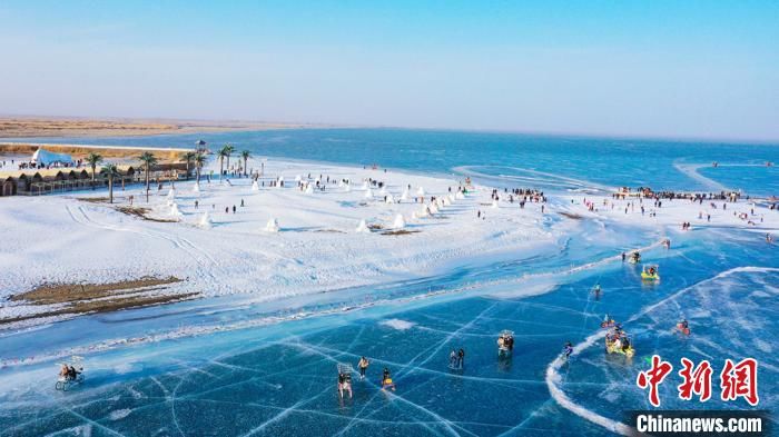 老年|新疆博斯腾湖多样旅游项目吸引游客赏冰乐雪迎新春