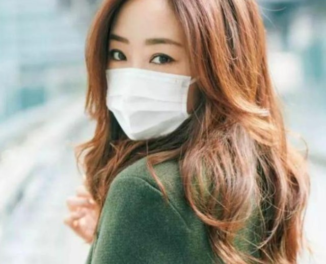 女生|为啥日本女生参加漫展总戴着口罩? 当她们露出全脸后, 网友: 秒懂