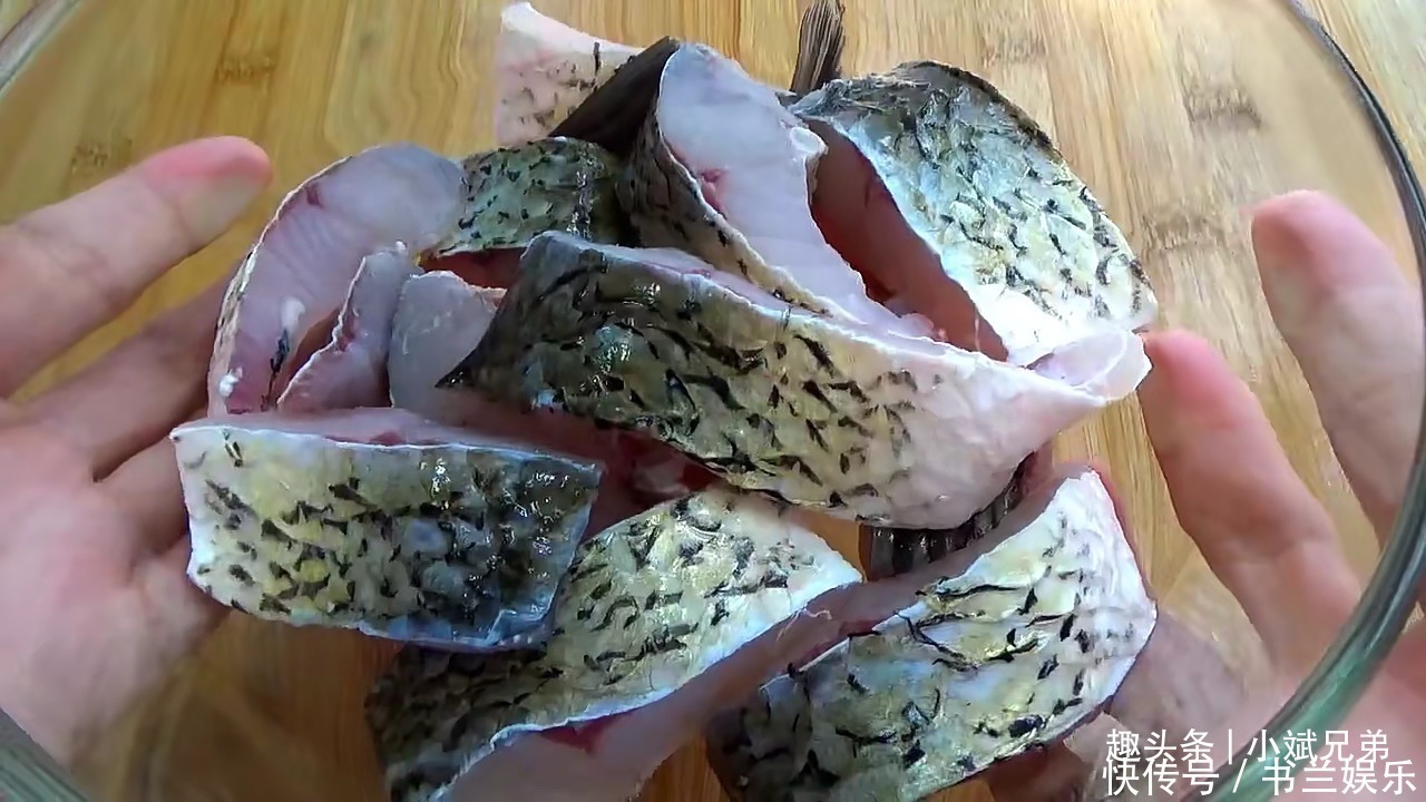 鱼块|教你好吃的番茄焖草鱼家常做法，鲜香美味口感软滑，开胃又下饭