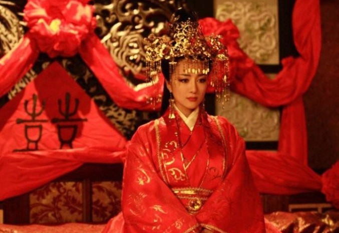 不屑于|别再被清宫剧骗了,历史上的皇后根本不屑于宫斗,没有嫔妃敢惹