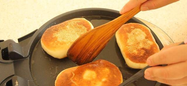 牛奶|不用烤箱,只需牛奶和面粉,在家也能吃到酥到掉渣的火烧了