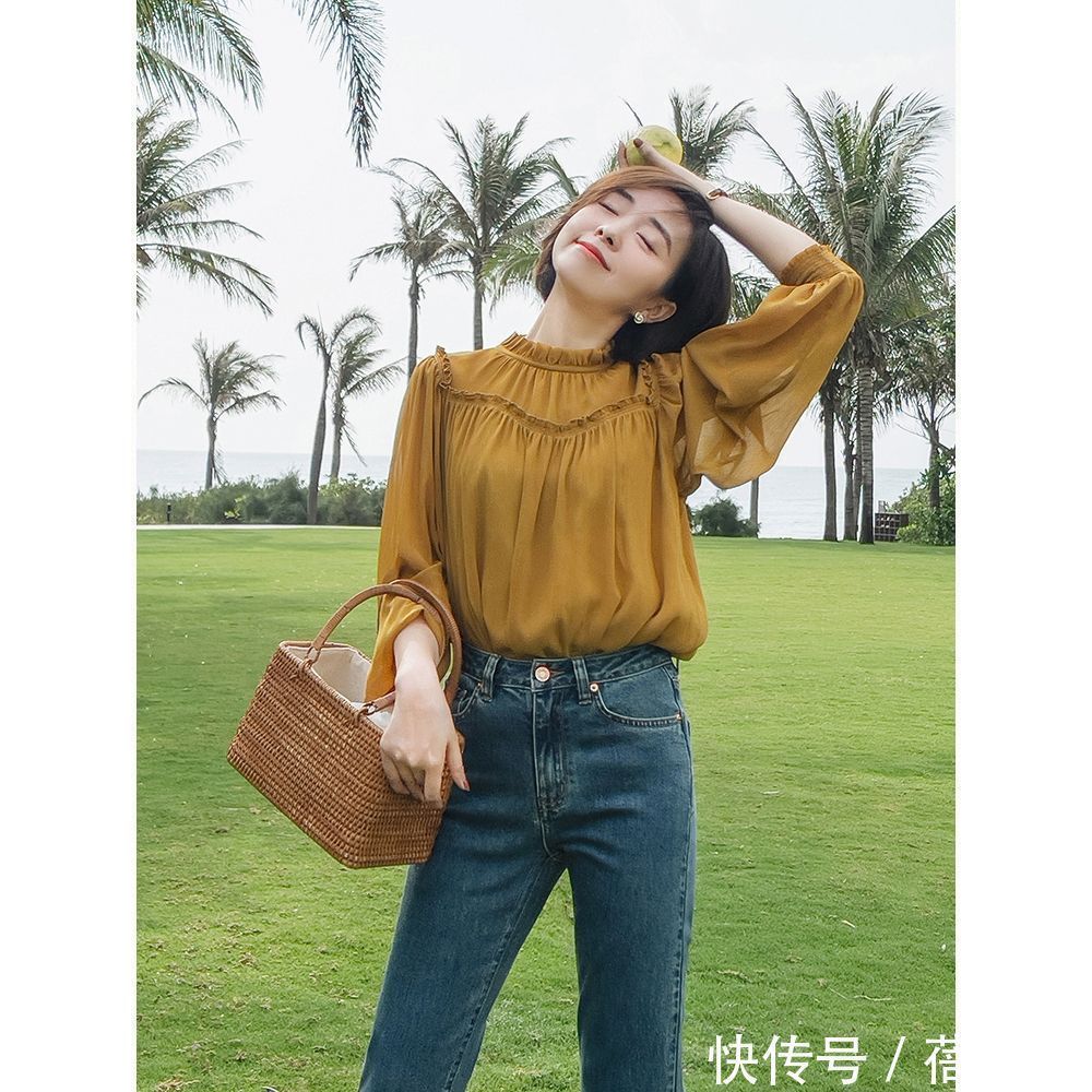 牛仔裤 阔腿裤已经out了,今年流行“牛仔裤”,搭配针织衫、外套真洋气