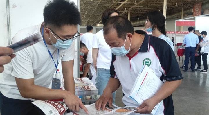 学校|高招会上，“专升本”依旧是家长最关注的问题