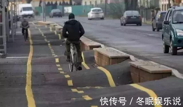 滑水道#26个反人类沙雕设计,设计师怕是脑袋进水了吧