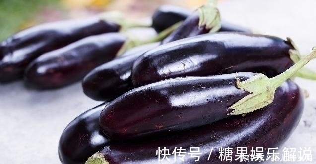 包子|买茄子选直的还是弯的？老菜农：别挑错，其中一种不好吃还浪费钱
