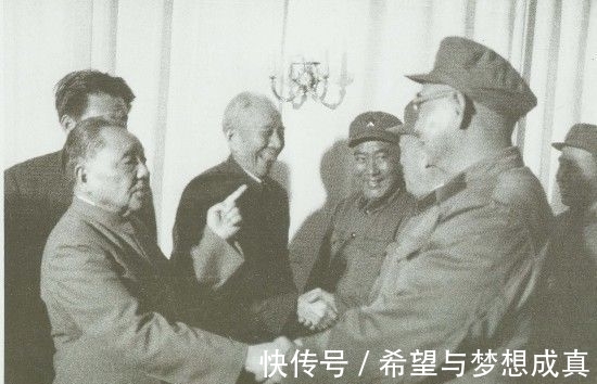 书法界#陈锡联短棍体书法罕见曝光,形神其貌不扬,却被网友怒赞大将风骨