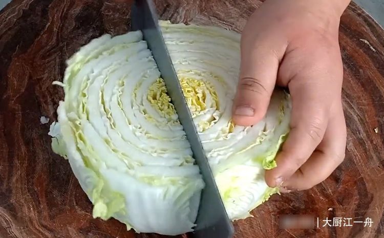 炒醋溜白菜,白菜最忌直接下锅,教你正确做法,脆嫩入味不出水