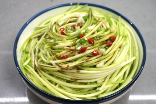 做凉拌菜，最忌直接加生抽牢记“6个1”，拌什么菜都好吃