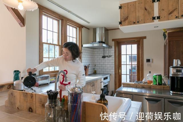 两只狗|70后夫妻的朴素生活:自律18年从不断舍离,家中照样干干净净