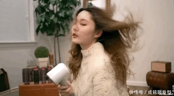 不用打理都好看的4种发型,简约时尚又减龄,衬托五官又显脸小