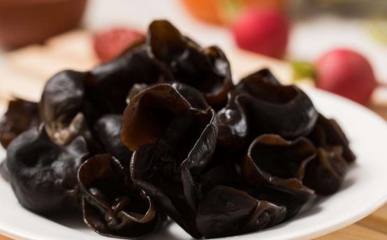 化学反应|吃完木耳一个小时内,不要碰此物,很多人还不清楚,不妨来了解下