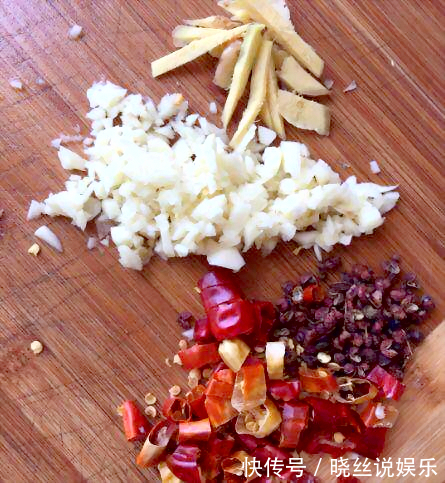 鱼肉超级下饭新吃法，不蒸不煎也不炸，三天二头吃一顿