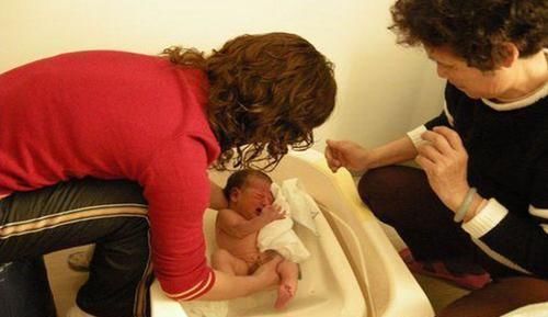 妈妈|产后1小时,宝宝和妈妈会经历什么?这些变化很重要不容忽视