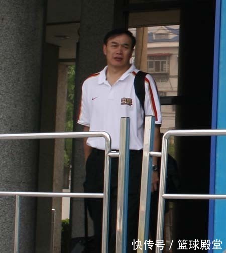 青年队|一天内篮协做三决策!王芳获提拔,2名宿回归男篮,立志重建青训