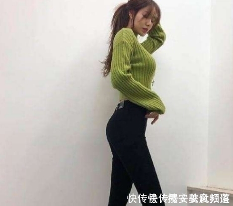 紧身|倾国倾城的紧身打底裤小姐姐，展现迷人的身姿，完美展现S型身材