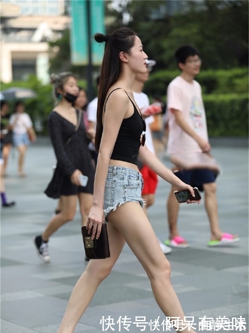 穿搭 潮流小姐姐这样的时尚穿搭，走到哪都是焦点