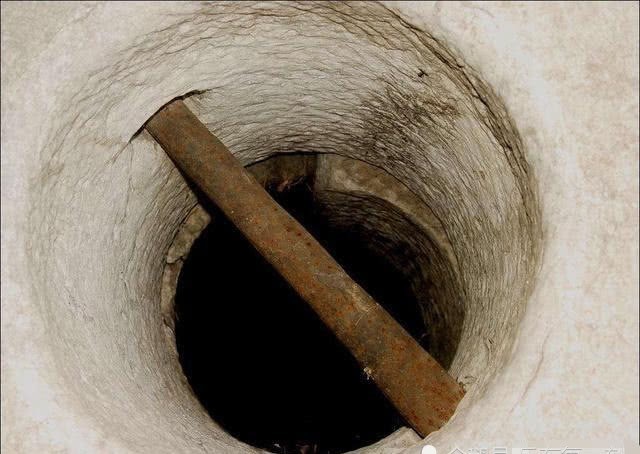 深井|清朝灭亡后,无数珠宝都扔进了故宫的深井里,至今无人去打捞!