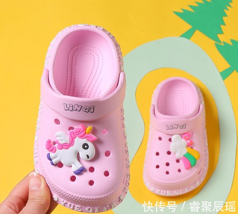 多种款型|女人就别老给孩子穿休闲鞋了,看我媳妇带回来的拖鞋,舒适更透气