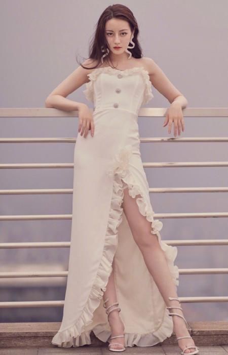 高跟鞋|热巴的脚有多小看清她穿高跟鞋时的大脚趾头，真的尽力了