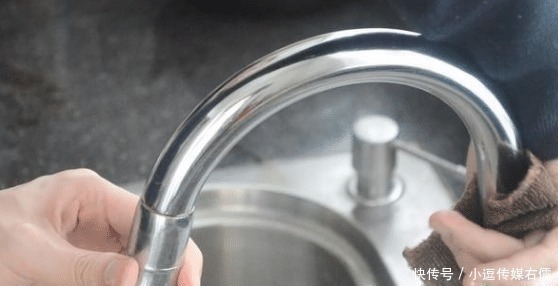 用完的牙膏管别扔掉，在厨房里还有不少妙用，邻居见了纷纷学