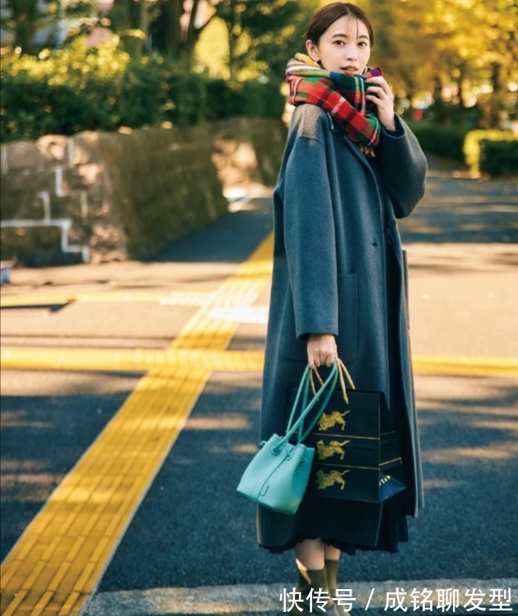 围巾|四五十岁的女人穿大衣,千万别犯这三个错误,拉低档次又影响气质