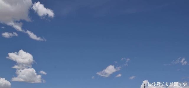 马布里山上著名的宫堡建筑群是藏族古建筑艺术精华