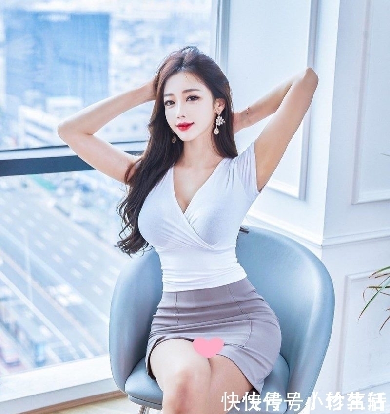衬衫搭配 心动女生系列32经典职业装时尚优雅,浅色系的搭配,尽显成熟干练