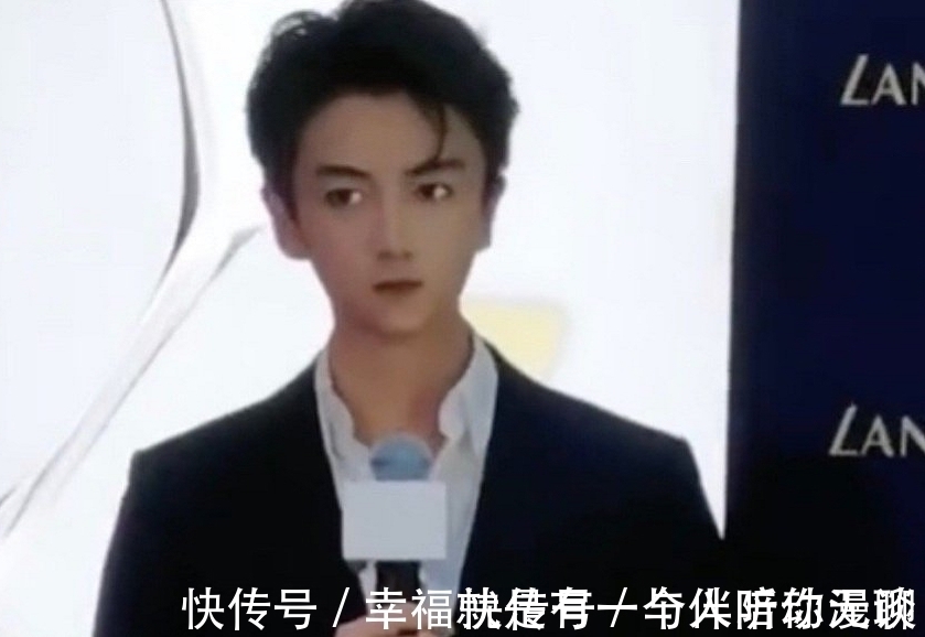 活动照|陈晓出席活动照流出,路人滤镜下瞬间变漫画脸,请美颜放过帅哥吧