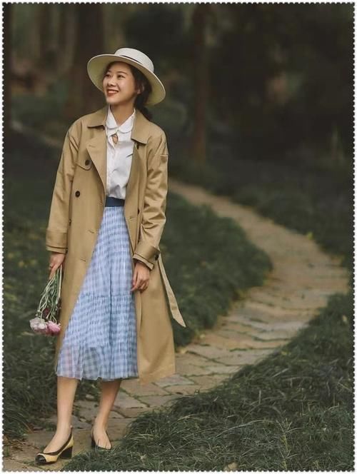 早春穿风衣，颜色和搭配这样选，远离路人感