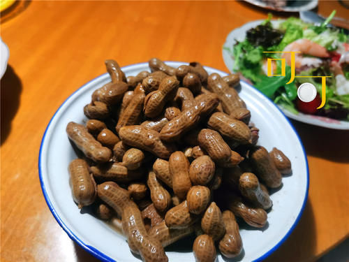 我们去公公婆婆家吃晚饭,老人家做了一桌子的菜,也因为考虑到我们平时爱吃西式的菜