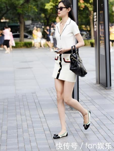 淑丽|白色休闲上衣搭配黑色长裤,温婉柔顺,淑丽姣好