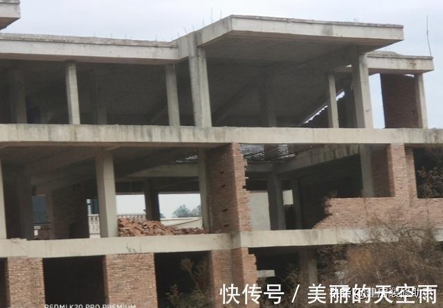 危房|哭晕在厕所了！100万建房变成了危房，7.2米的大跨度没柱子