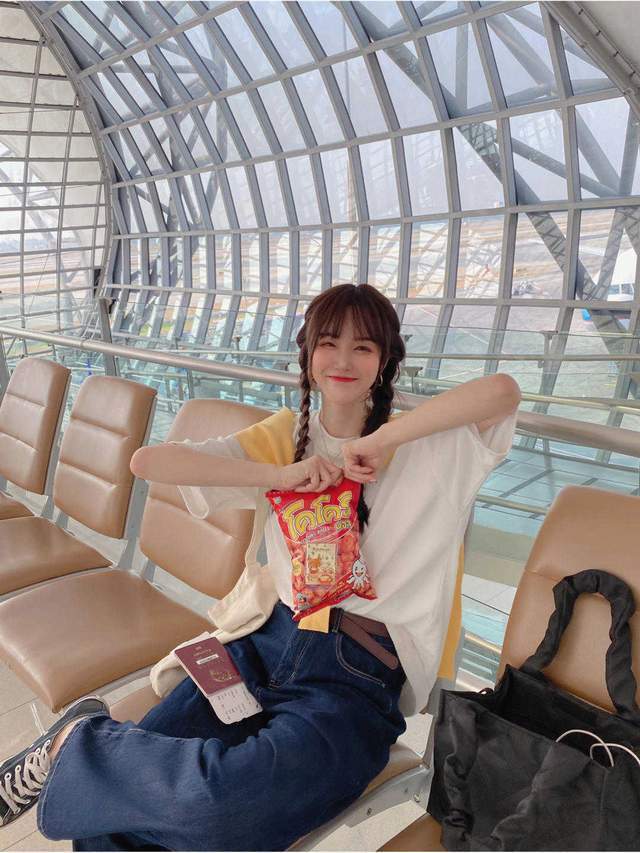 针织衫|被秋天的“阔腿裤”美到!不光很流行,搭配起来简单还很好看