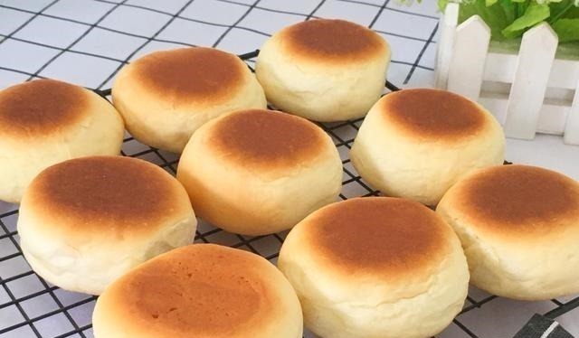 这种饼比面包好吃,不加一滴水就能做,超级松软