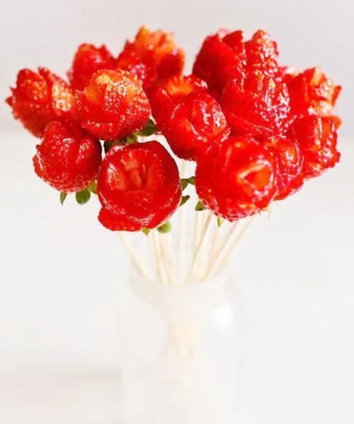 土豪|迪拜的土豪怎么吃水果,草莓认了,菠萝认了,看到西瓜不淡定了