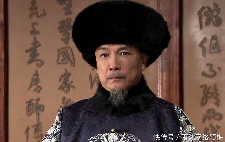  见到|康熙见到孔子墓不下跪，大臣为他遮去一字，康熙下跪叩拜