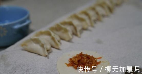 香喷喷|香喷喷的蔬菜汤饺，一口鲜汤一口饺子，老人孩子都喜欢！