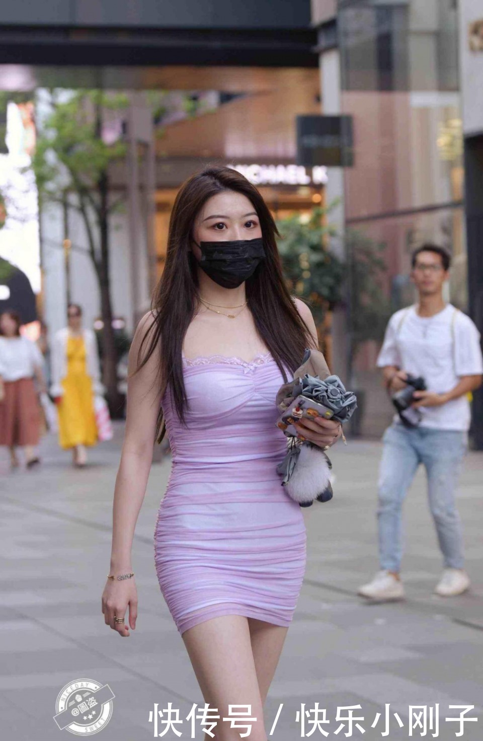 连衣裙|连衣裙是懒人出门快速穿搭服饰,让造型显得时髦不单调,极具气质